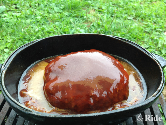 キャンプで盛り上がる料理レシピ！オトコの料理ジャンボハンバーグ!!