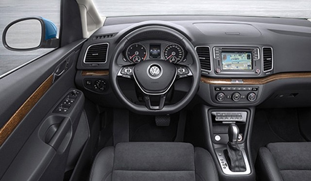 VWの7人乗りミニバン「SHARAN」が、自動ブレーキシステムを採用し新登場