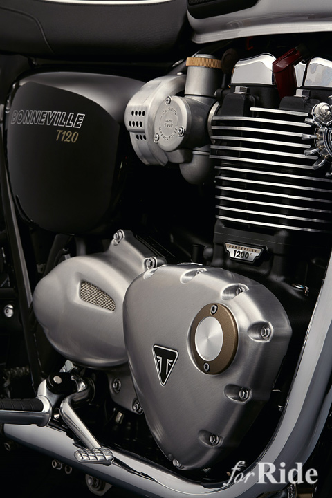 トライアンフの2016「ボンネビルT120」と「スラクストンR」は水冷1200cc＆最大トルク50%UPで格段に進化！