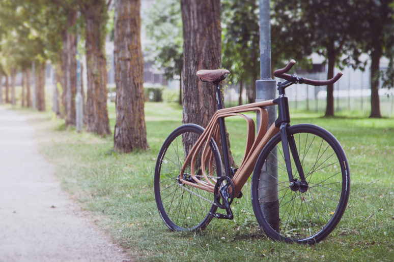 ウッドフレームが衝撃も吸収！19世紀をイメージした木製フレームの自転車
