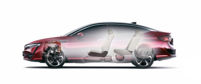 ホンダの市販FCV「クラリティ」は、ゆったり5人乗りの”走る蓄電池”【東京モーターショー2015】