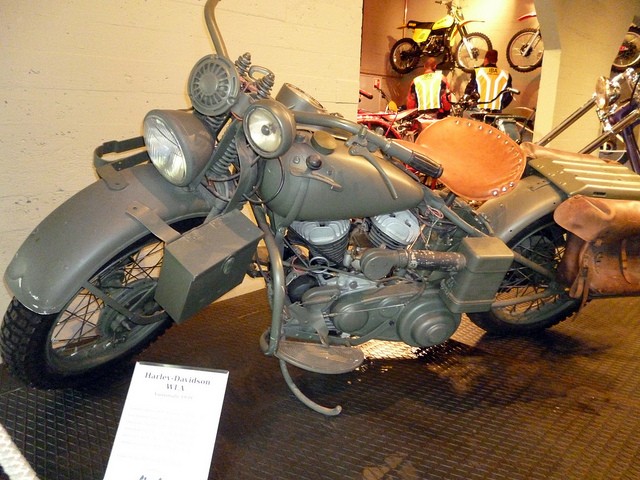 ハーレーがその昔、BMWのエンジンを模倣したバイクを作ってた!?