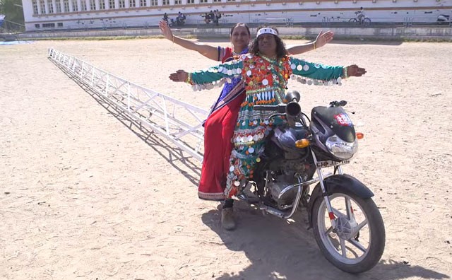 無理矢理すぎる！ギネス世界記録の最長オートバイはインド人によって作られた！