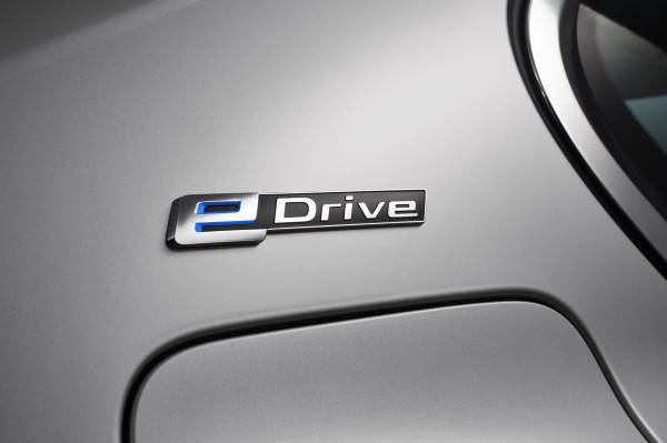 BMWが7シリーズ「M760Li xDrive」やPHEVを披露！さらに世界初のハイテク駐車場検索サービスも公開！