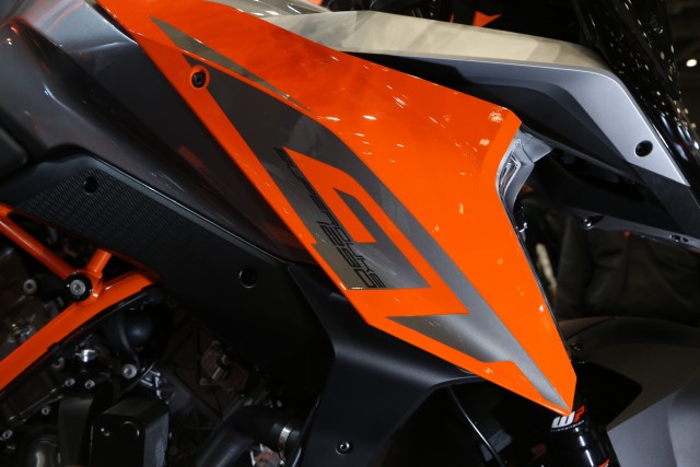 KTM野獣ツアラー「1290スーパーデュークGT」が得意なのは長距離だけじゃない！【東京モーターサイクルショー2016】