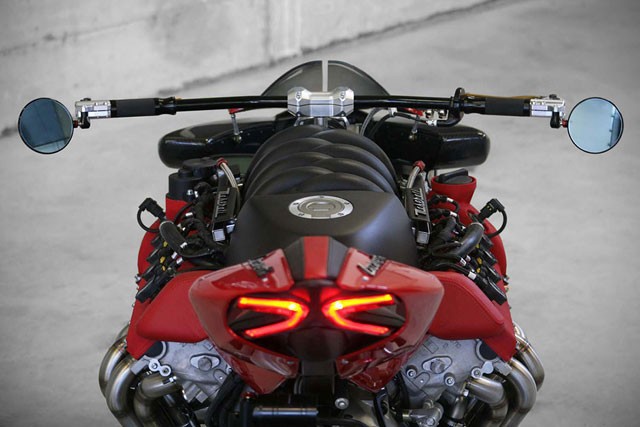 マセラティのエンジンを搭載した奇想天外な4輪バイク「ラザレス・LM847」