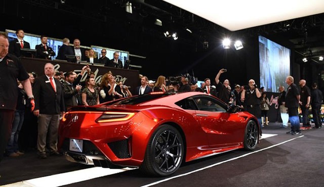 ホンダの新型「NSX」第一号車の落札価格は何と驚異の1億3000万円超！