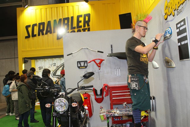 ドゥカティ「スクランブラー Sixty2」ブースでバイク本来の魅力を再確認！