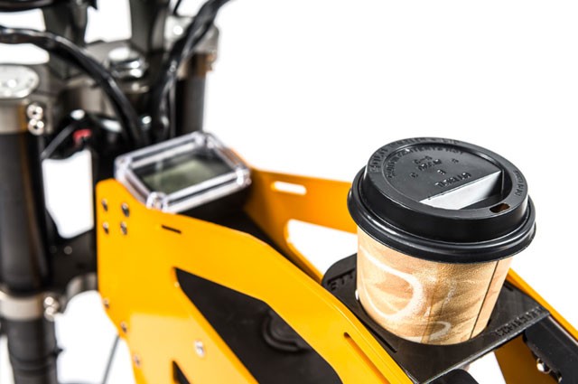 2枚のアルミ板で構成された電動バイク…パーツも3Dプリンタで自由にオーダー可能！