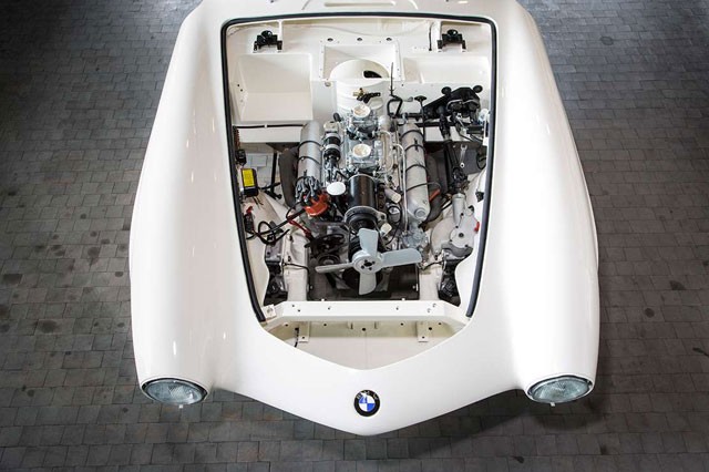 エルヴィス・プレスリーの愛車BMW「507」をフルレストア！