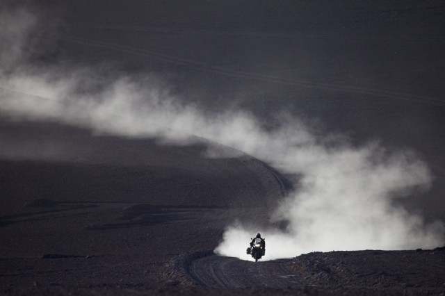 BMW・GSシリーズを乗り継いで25年!? 世界トップクラスの砂漠写真家はベテランライダー！