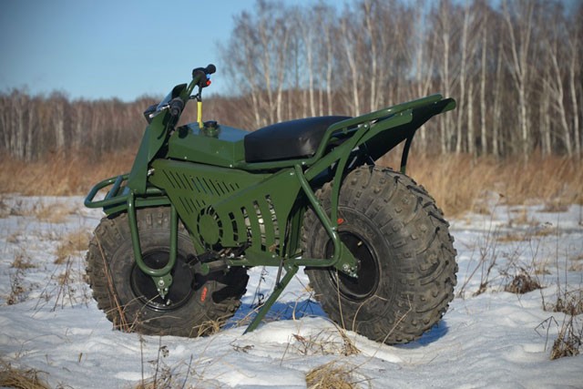 ロシア製の二輪駆動ATV「タウラス2×2」の不整地走破性が凄すぎる！