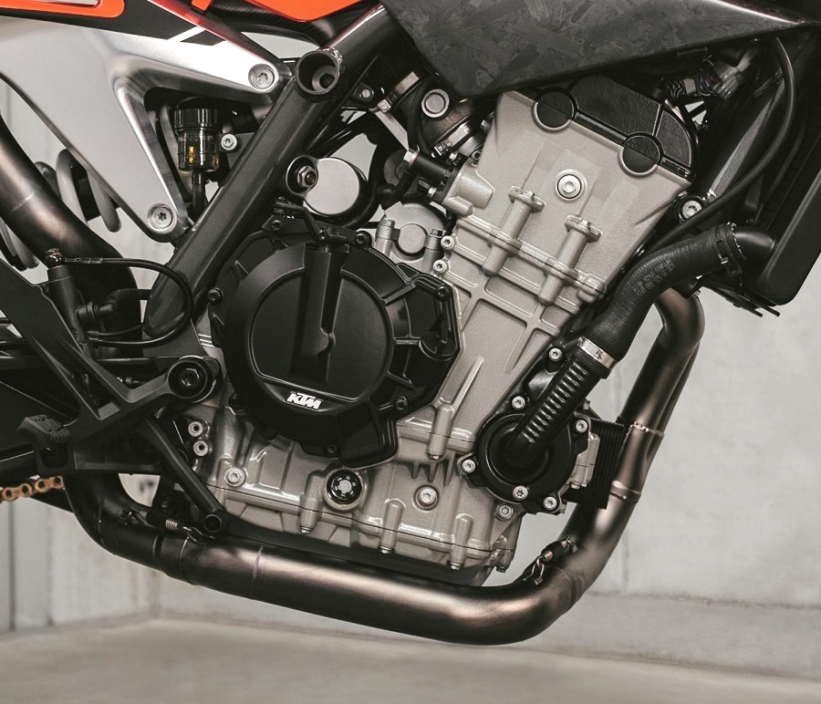 コレは超個性的！KTMのハイパー・ネイキッド「790 Duke Prototype」は新開発ツインエンジン搭載だ！