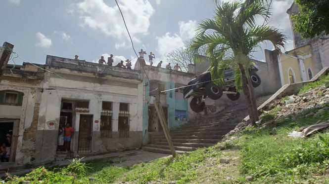 BJボールドウィンが850馬力のトヨタ「タンドラ」でキューバを大爆走！「Recoil4」公開！