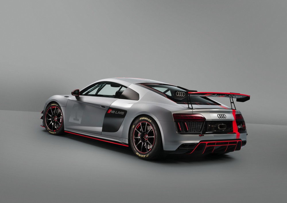 これで市販車と60%が共通部品！アウディGT4レーサー「R8 LMS GT4」がレースデビューを迎える！