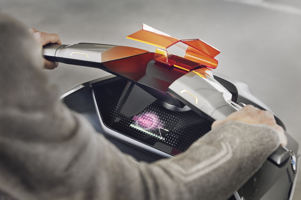 BMWの最新コンセプトモデル「Concept Link」はアーバンモビリティを変える電動スクーター！