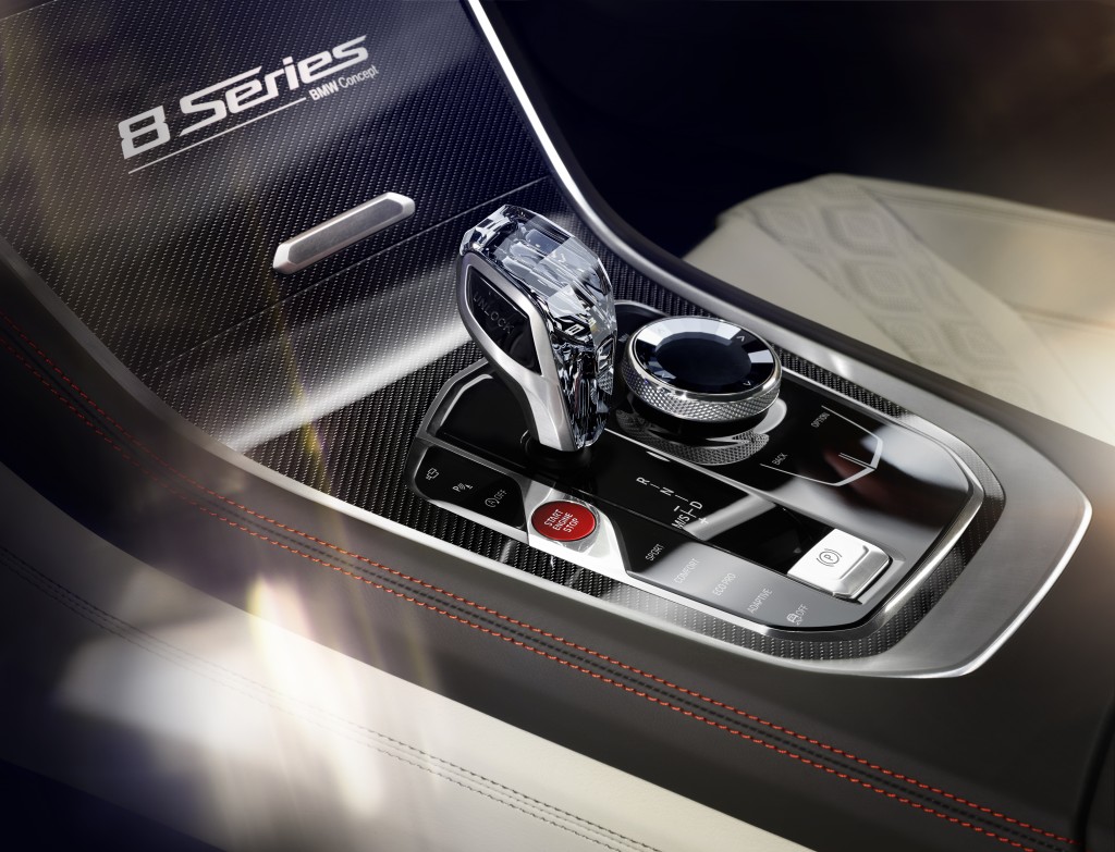 至極のドライビングマシンは2018年リリース予定！BMW「コンセプト８シリーズ」は流麗なクーペ！