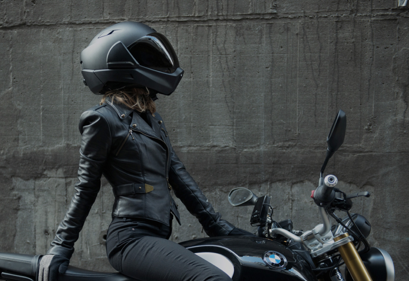 視界良好！日本発のスマートヘルメットが超ハイテク | バイクを楽しむ ...