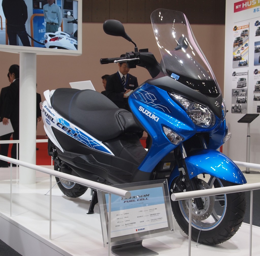 【東京モーターショー2017】ネオレトロな「SV650X」だけじゃない！スズキブースに燃料電池バイクが展示されていた！