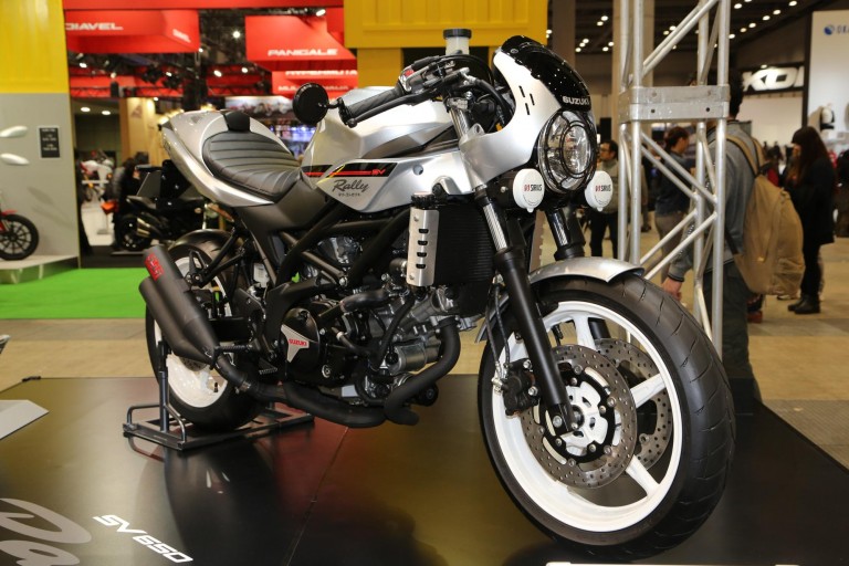 【東京モーターショー2017】ネオレトロな「SV650X」だけじゃない！スズキブースに燃料電池バイクが展示されていた！
