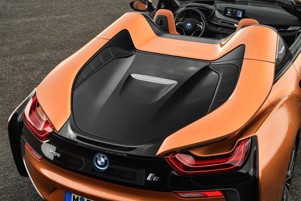 オープンモデルが追加！BMW「i８ ロードスター」はPHVながらスーパーカー並のパフォーマンス！