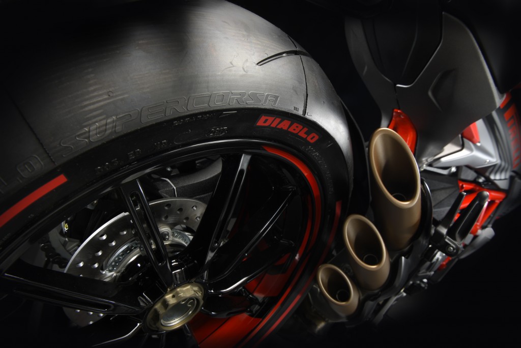 【ミラノショー2017速報】MVアグスタとピレリとのコラボ「Brutale 800 RR Pirelli」が発表！