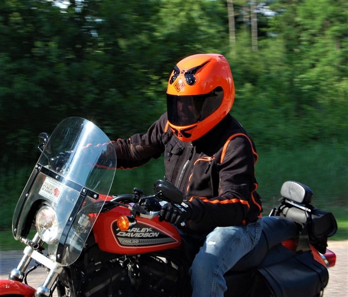 分割する必要はあったのか あごひもが無い特殊なフルフェイスヘルメットが誕生 バイクを楽しむショートニュースメディアforride フォーライド