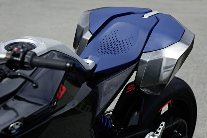 カーボン製フレーム採用！BMW「Concept 9cento」はアドベンチャースポーツの未来形！