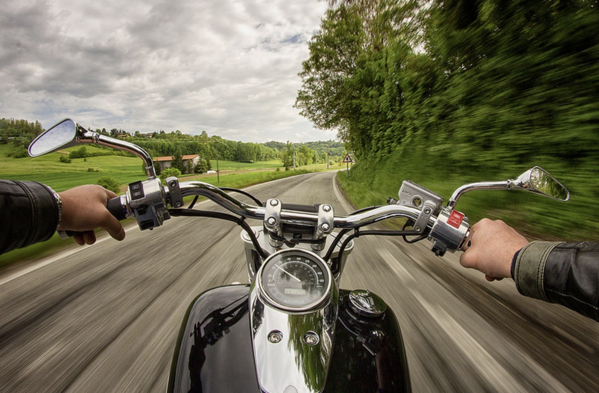 バイクで高速道路を走行中にタイヤがバースト どうすればいいのか徹底解説 バイクを楽しむショートニュースメディアforride フォーライド