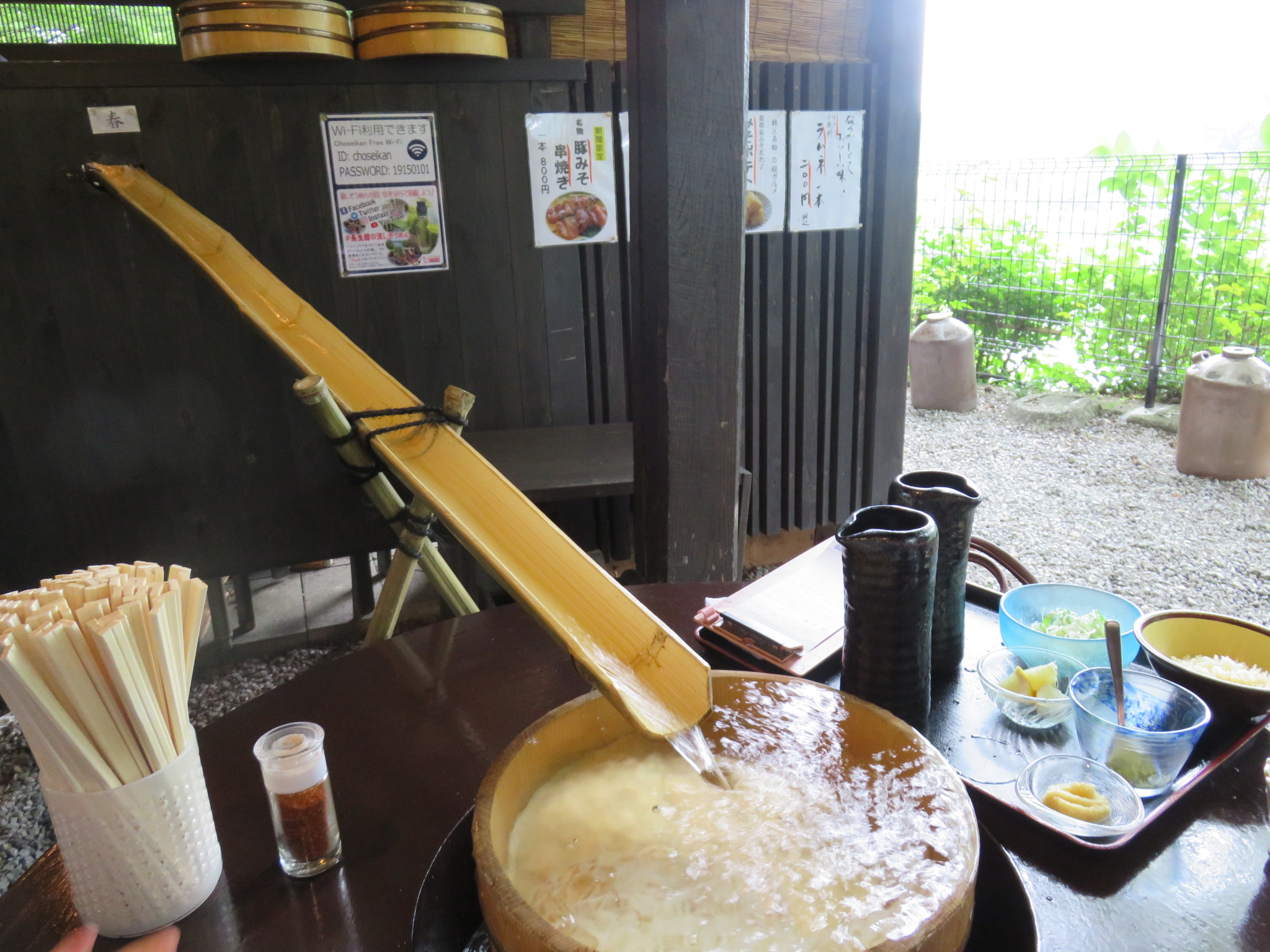 夏と言えば 流しそうめんでしょ 長瀞流しそうめんツーリング バイクを楽しむショートニュースメディアpaly For Ride プレイフォーライド