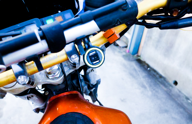 【バイクでスマホ充電】バイクから電源を取り出す方法 2019年版