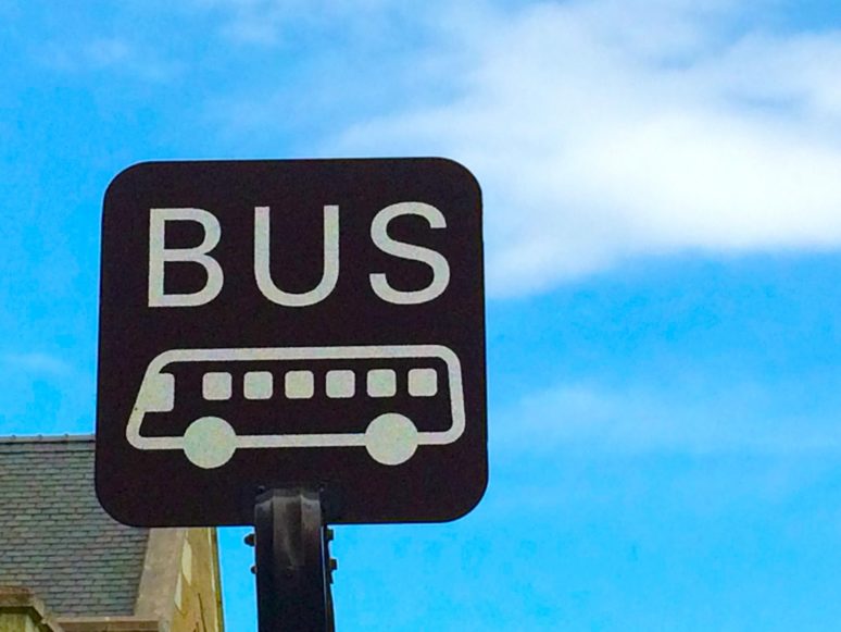 【トリビア】原則左側通行の原付ってバス優先/専用道路を走ってもいいの？