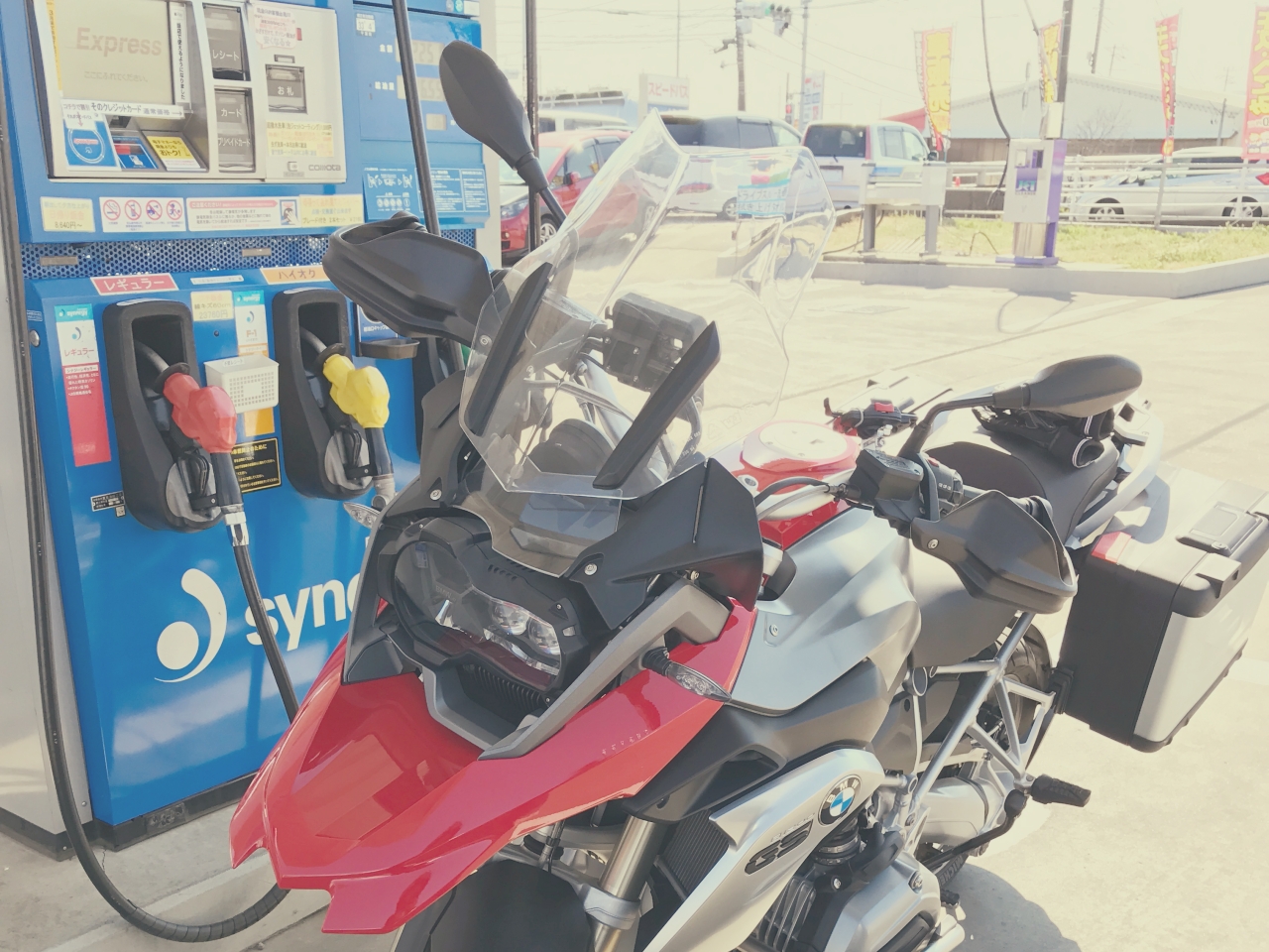 初心者向け ガソリンスタンドでの給油って何をどうするの バイクを楽しむショートニュースメディアpaly For Ride プレイフォーライド