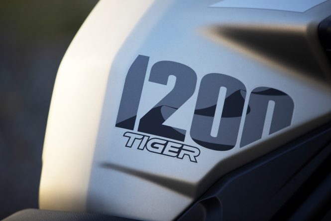 過酷な環境からインスピレーションを得たトライアンフ「TIGER 1200 DESERT SPECIAL EDITION」発表