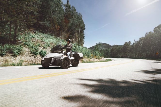 AT限定自動車免許で乗れてツーリングも捗る３輪バイクBRP「新型Can-Am Spyder RT」発売
