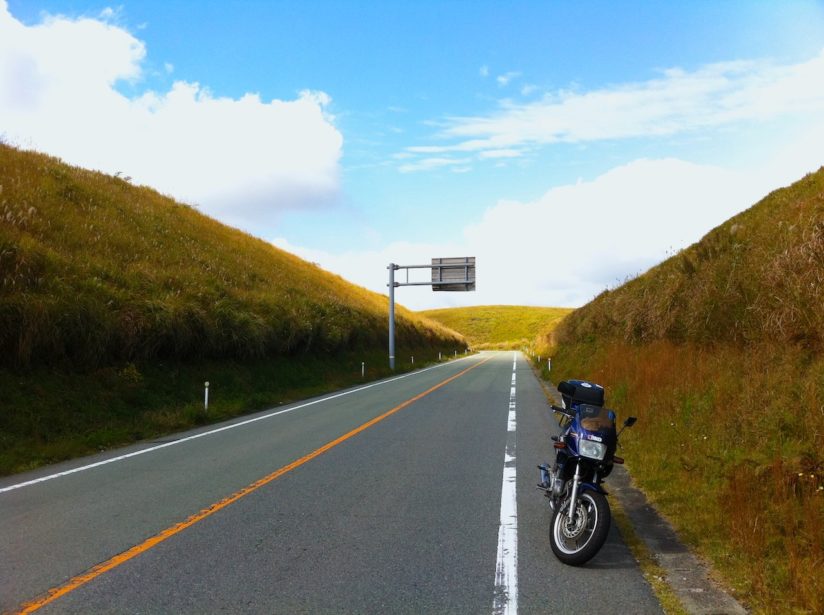 バイカーの聖地 秋の定番 阿蘇のミルクロード って知ってる バイクを楽しむショートニュースメディアpaly For Ride プレイフォーライド