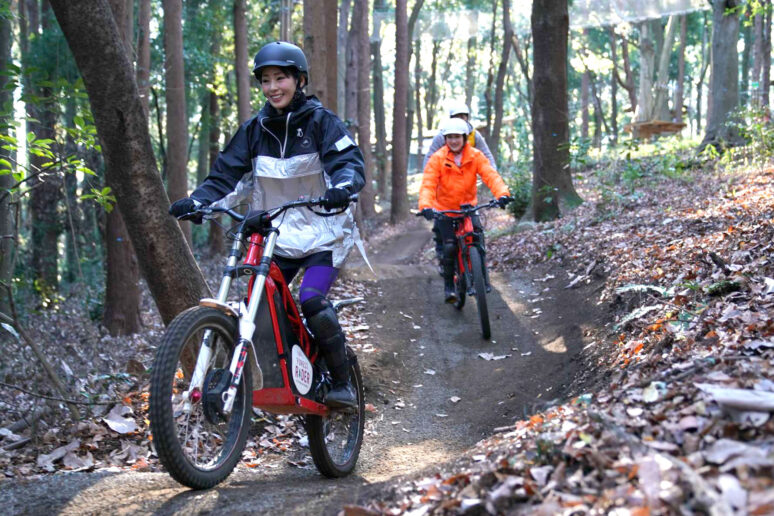 森で電動バイク体験できる施設「トレイルアドベンチャー」２号店が富士山麓にオープン！