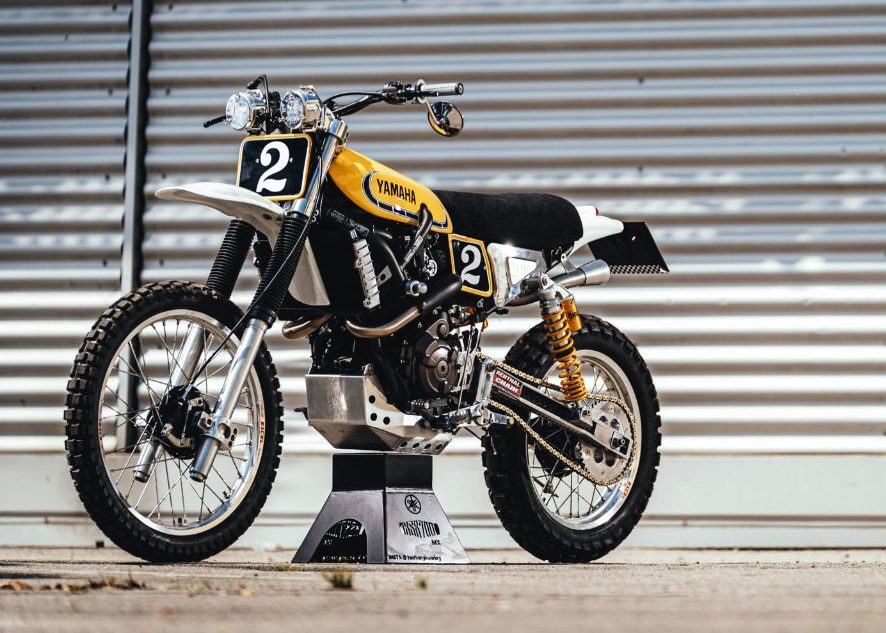 イギリス人がヤマハ「XSR700」をイジリ倒したらビンテージモトクロッサーが完成した！