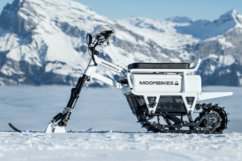 キャタピラーだから安心！雪が積もったらアルプスが生んだ電動スノーモービル「Moon Bike」に乗ろう