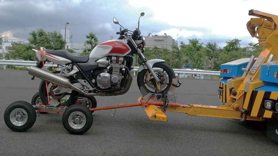 バイクのレッカーがついに実現！JAFが日本初のバイク用けん引アタッチメントを開発！
