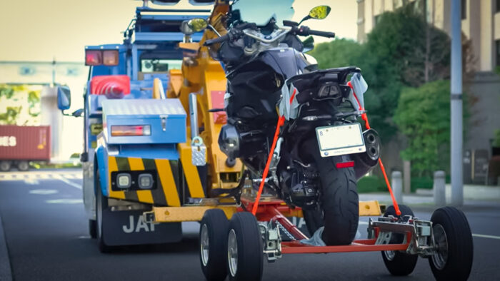 バイクのレッカーがついに実現！JAFが日本初のバイク用けん引アタッチメントを開発！