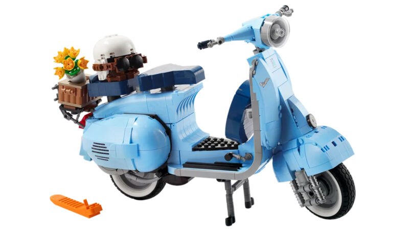 【ベスパファン垂涎】ベスパ発売75周年を記念して60年代モデルをモチーフにした「LEGO Vespa 125」がレゴから発売！