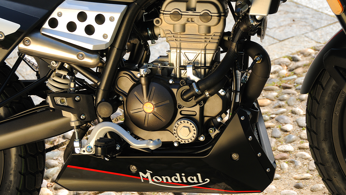 新車で約42万円〜】土の香り漂う完成度の高いエンデューロトラッカーモデル！F.Bモンディアル「SMX125 ENDURO」「FLAT  TRACK125」 | バイクを楽しむショートニュースメディア forRide(フォーライド)