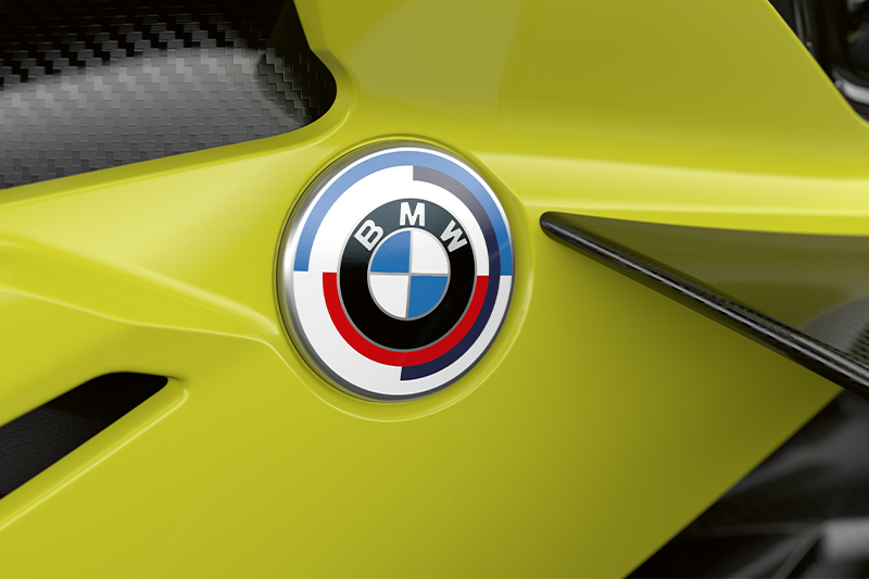 【439.5万円】日本限定50台となるBMW Mの50周年記念モデル「BMW M1000RR 50Years M」の購入権申込は7月3日(明日)まで！