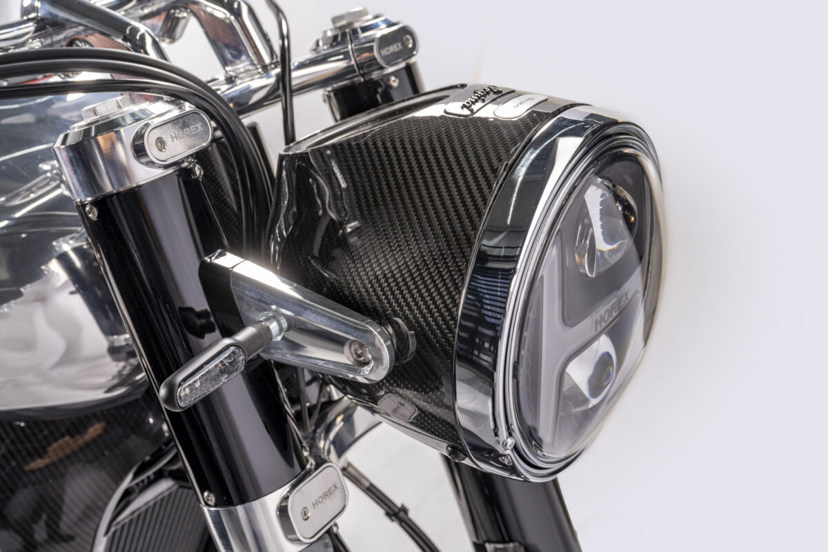 【インターモト2022速報】ホレックスがカーボンフレーム採用の単気筒モデル「レジーナEvo」を世界初公開！