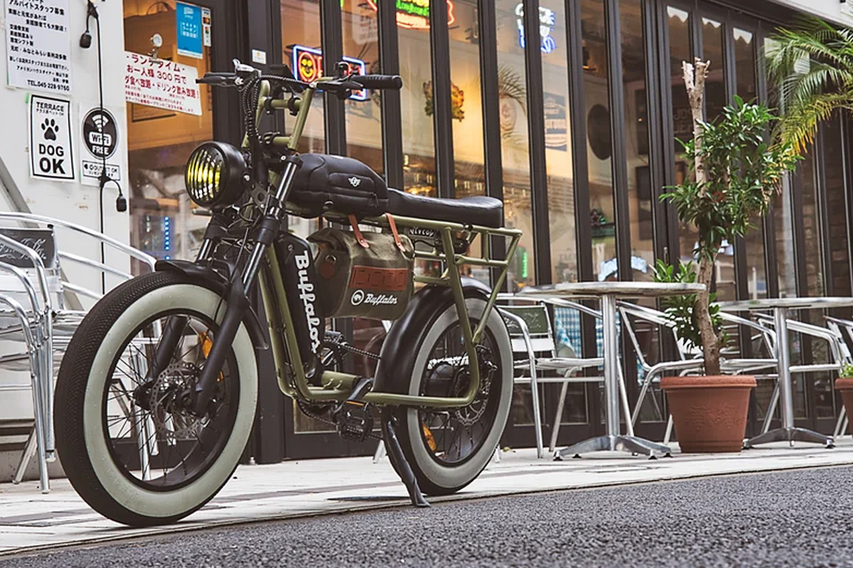 【10万円以下で買えるのは今だけ】100km航続可能なバッテリーを搭載したビンテージルックな電動アシスト自転車「バッファローズ」