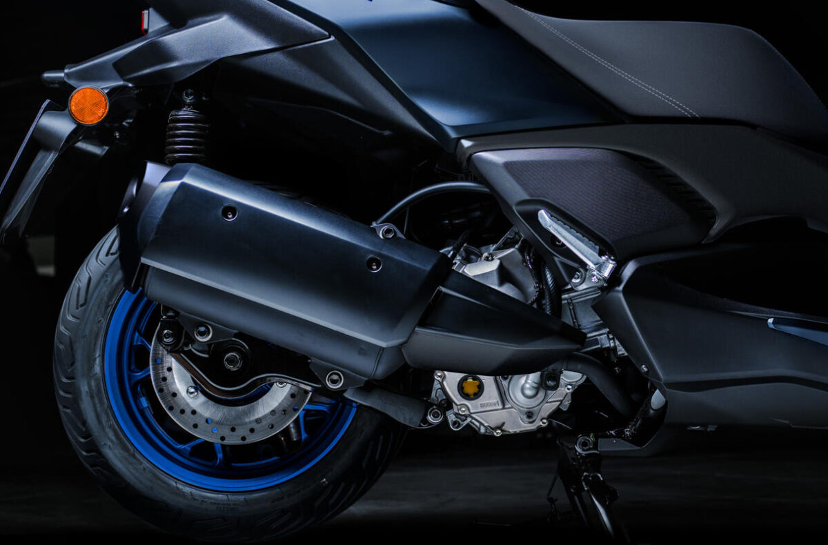 【2023年モデル】ホンダ・フォルツァvsヤマハ・XMAX!国産250ccビッグスクーター比較