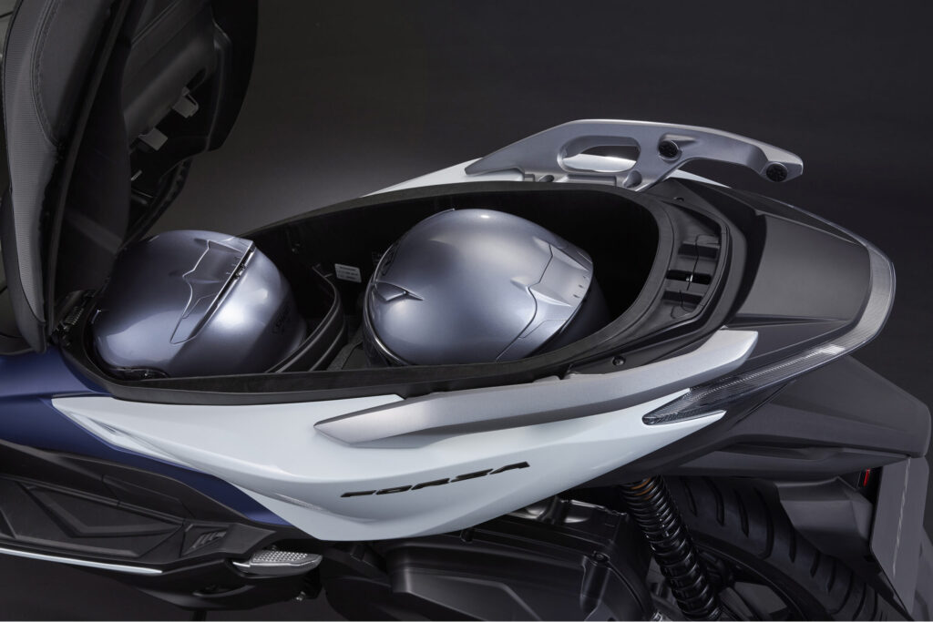 【2023年モデル】ホンダ・フォルツァvsヤマハ・XMAX！国産250ccビッグスクーター比較