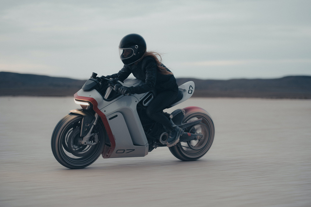 【最強コラボ！】ゼロモーターサイクルズ×ヒュージデザインによるモダンなEVバイク「SR-X」のコンセプトを発表！