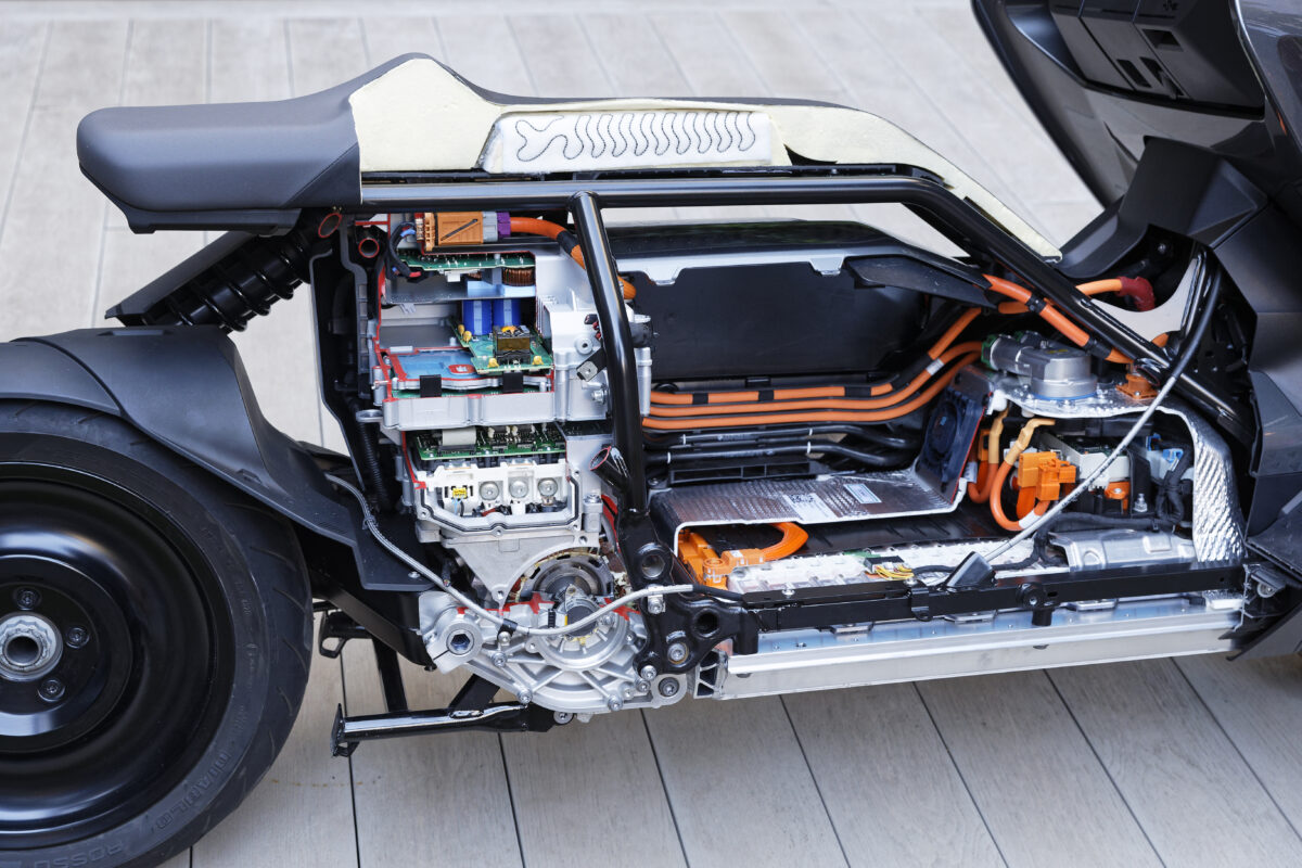 カスタムビルダーとコラボしたBMW「CE 04 Vagabund Moto Concept」はサーフトリップなシティコミューター！